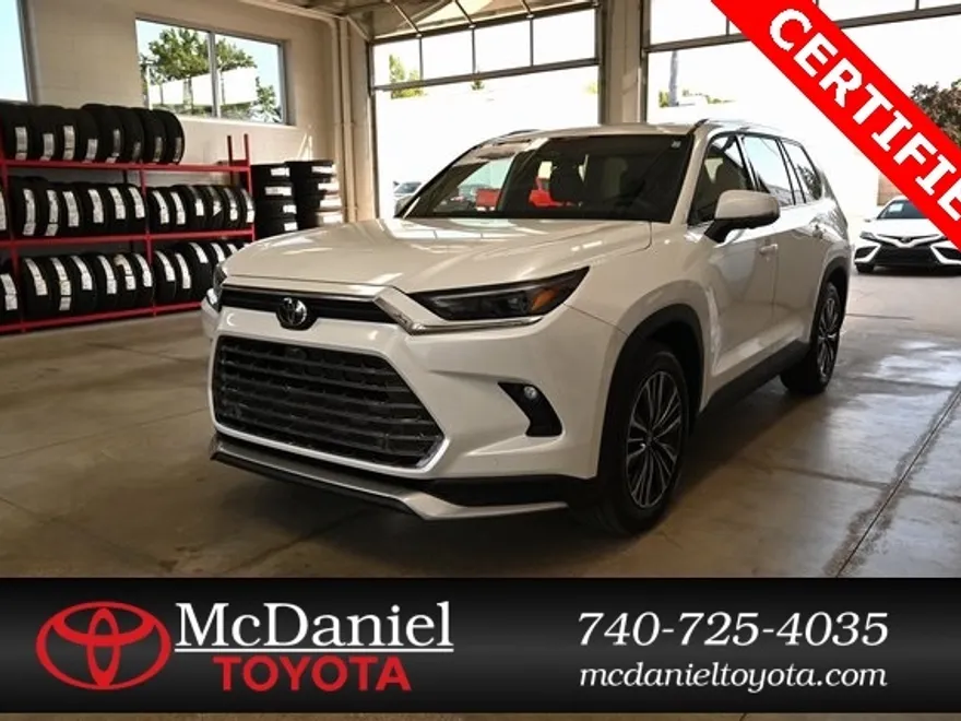 2024 Toyota Highlander Hybrid Platinum photo 1