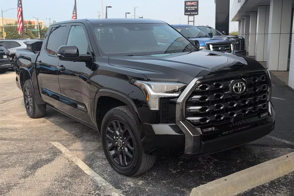 2023 Toyota Tundra Platinum photo 1
