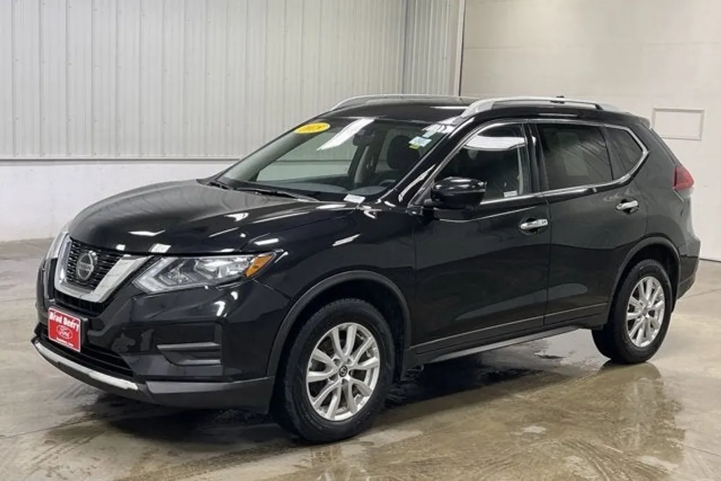 2018 Nissan Rogue SV photo 1