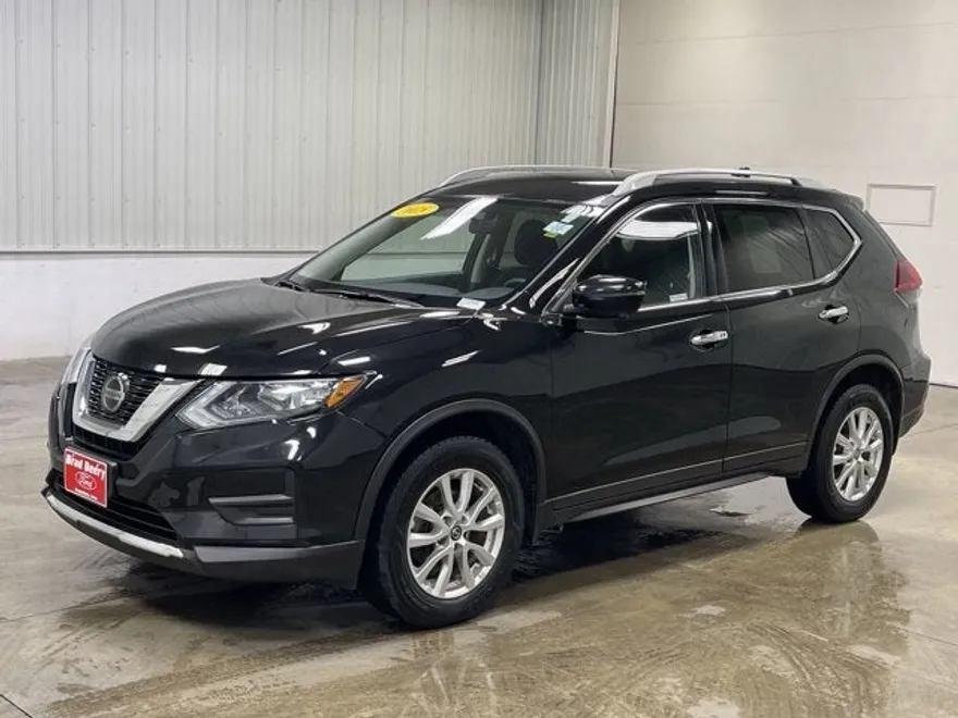 2018 Nissan Rogue SV photo 1