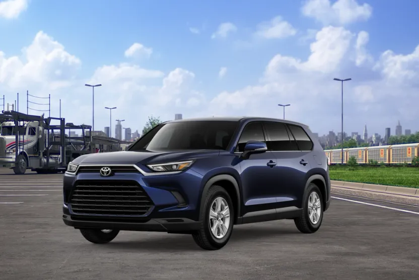 2026 Toyota Highlander Hybrid LE photo 1