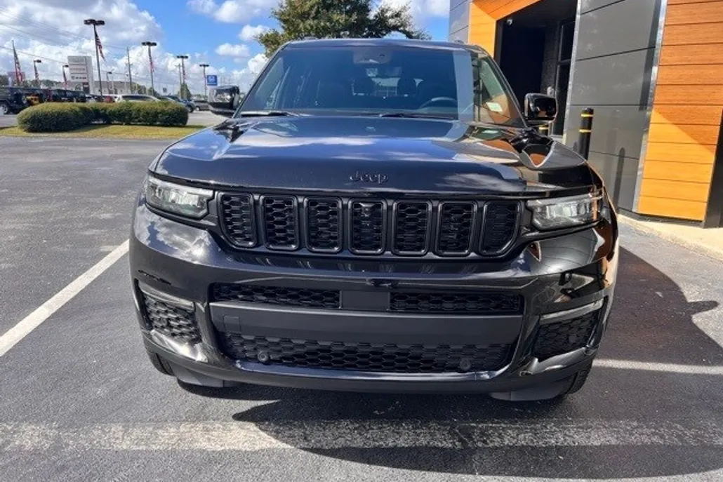 2025 Jeep Grand Cherokee Limited photo 1
