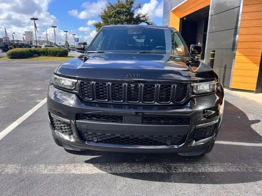 2025 Jeep Grand Cherokee Limited photo 1