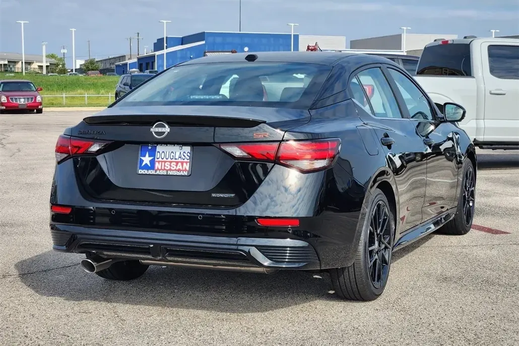 2025 Nissan Sentra SR photo 1