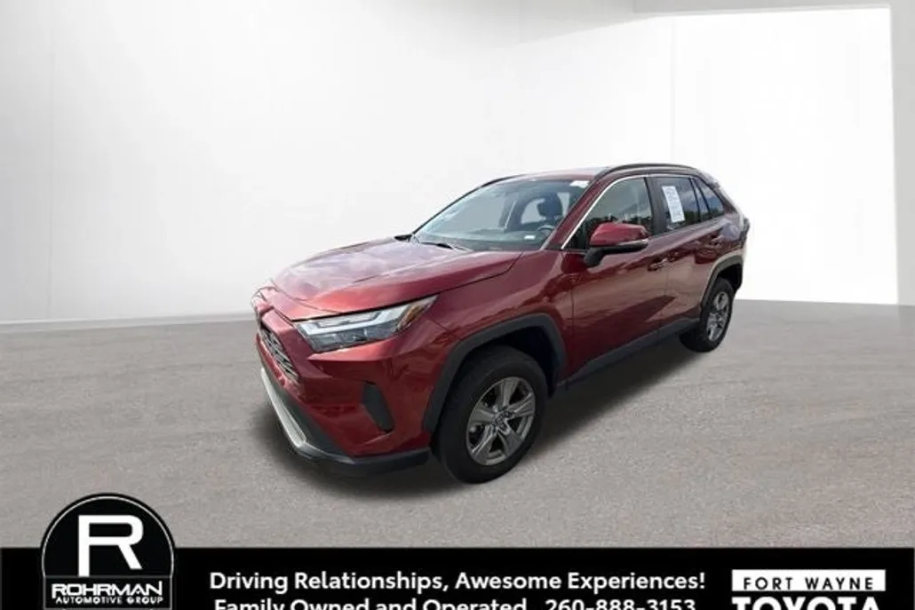 2023 Toyota RAV4 XLE photo 1