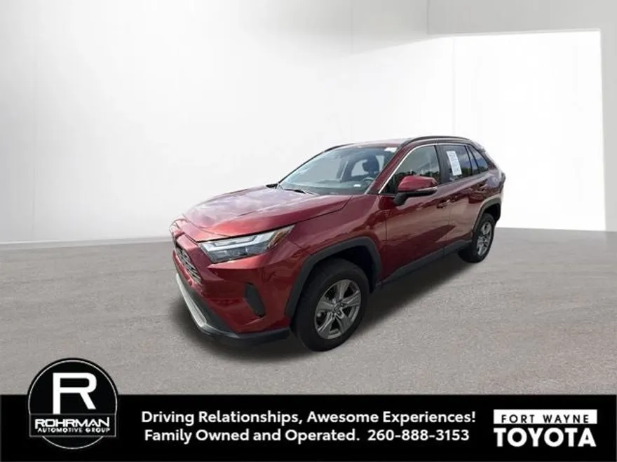 2023 Toyota RAV4 XLE photo 1