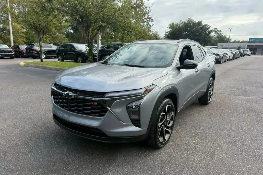2024 Chevrolet Trax photo 1