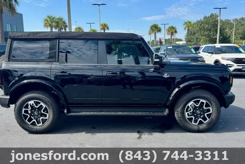 2025 Ford Bronco Outer Banks photo 1
