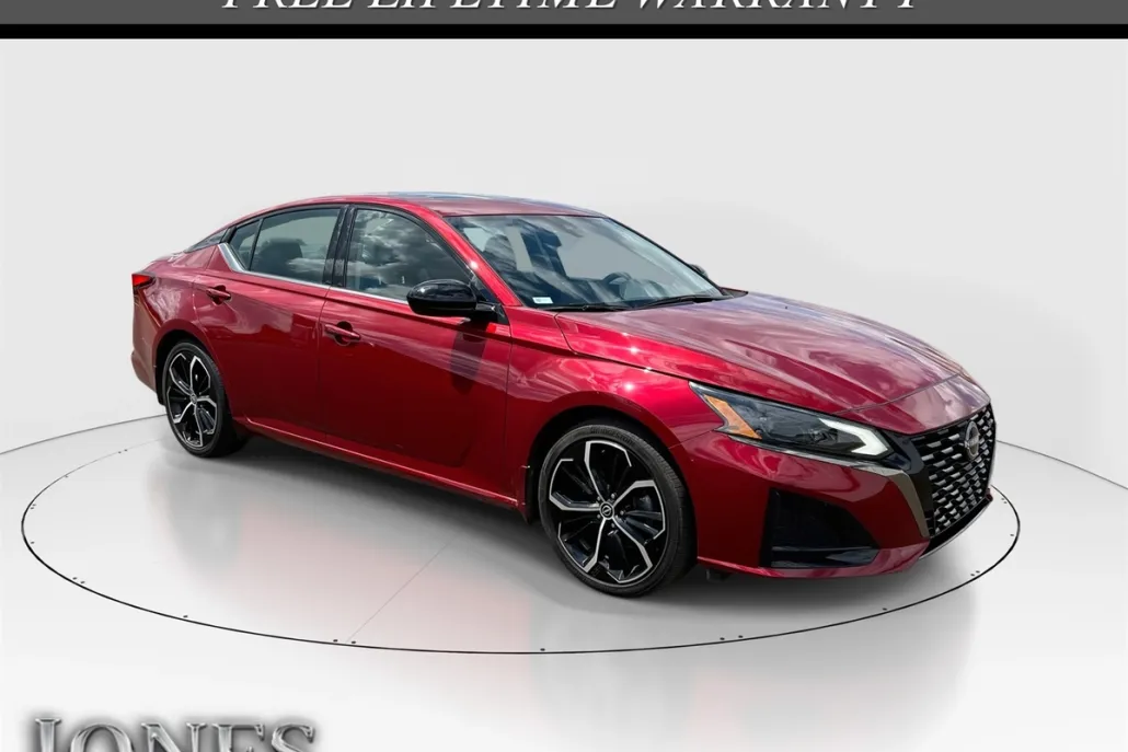 2024 Nissan Altima 2.5 SR photo 1