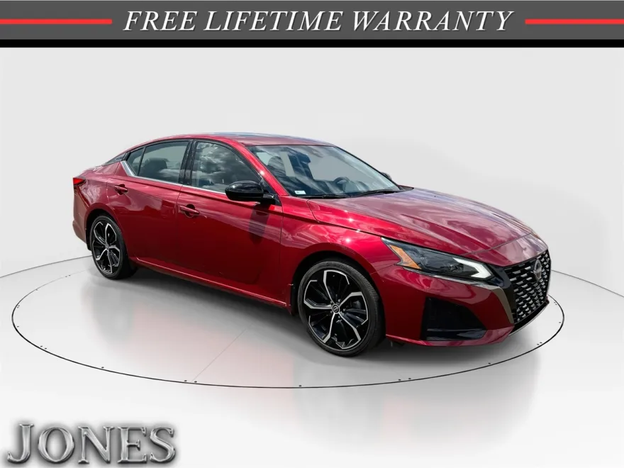 2024 Nissan Altima 2.5 SR photo 1