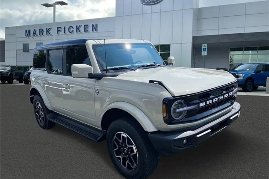 2025 Ford Bronco Outer Banks photo 1