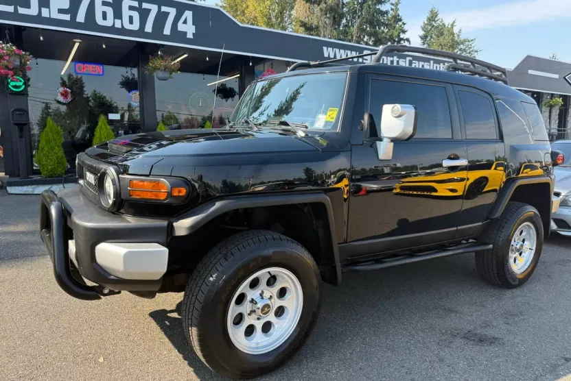 2014 Toyota FJ Cruiser Base photo 1