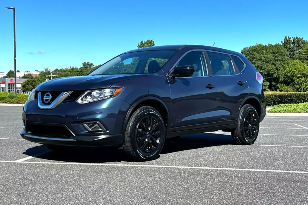 2016 Nissan Rogue SV photo 1
