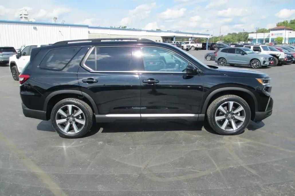 2024 Honda Pilot Touring photo 1