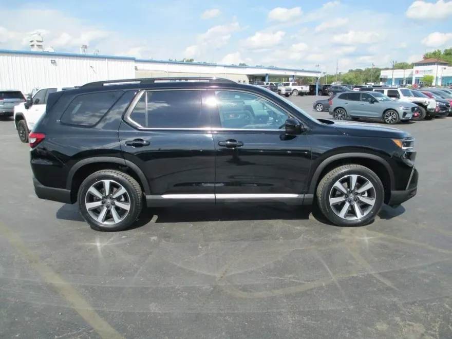 2024 Honda Pilot Touring photo 1