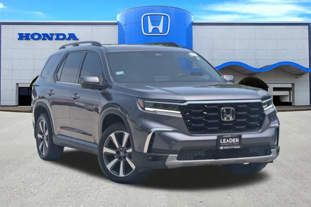 2023 Honda Pilot Touring photo 1