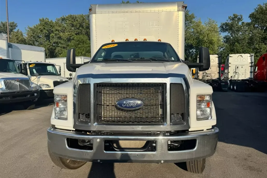 2019 Ford F-750 Regular Cab photo 1
