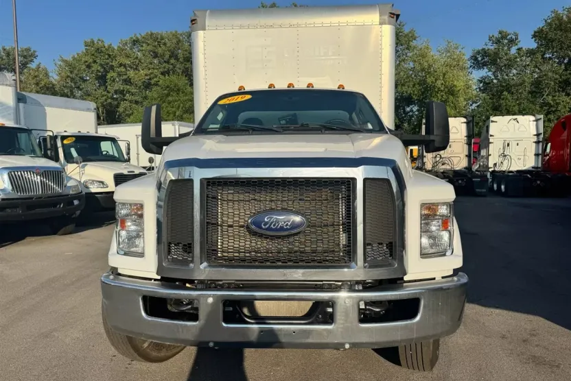 2019 Ford F-750 Regular Cab photo 1