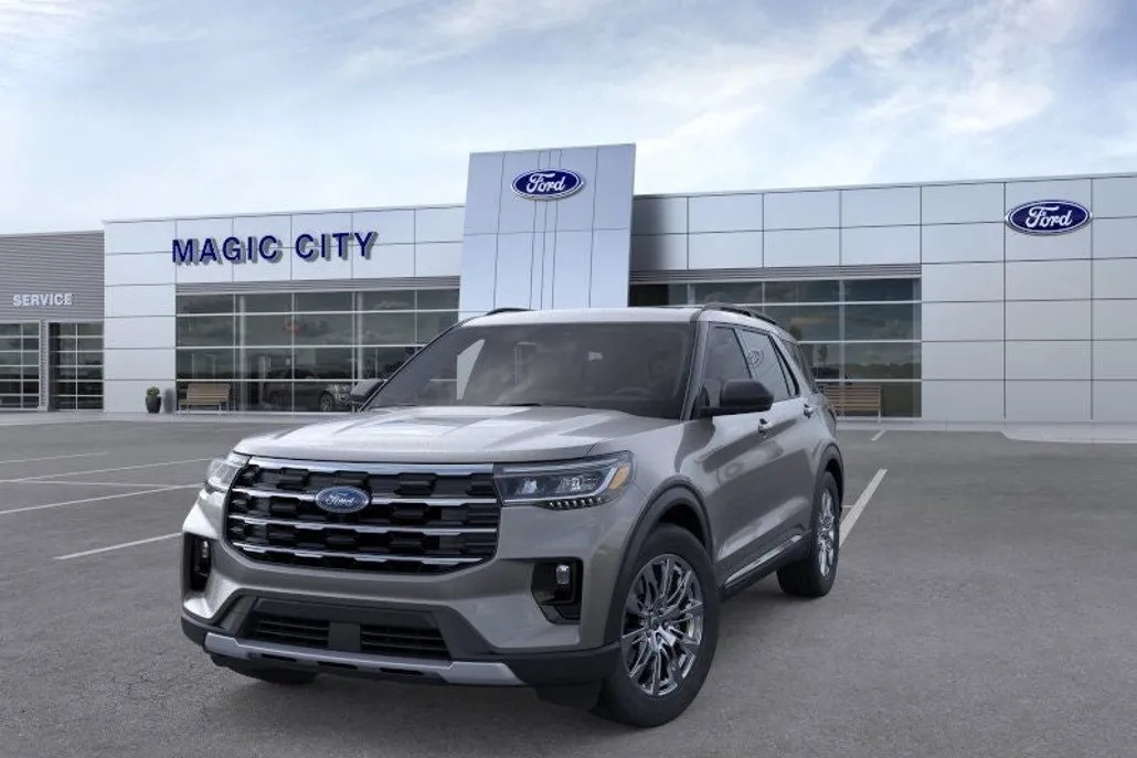 2025 Ford Explorer photo 1