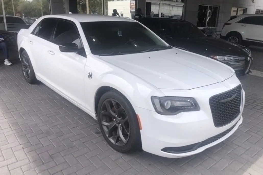 2021 Chrysler 300 Touring photo 1