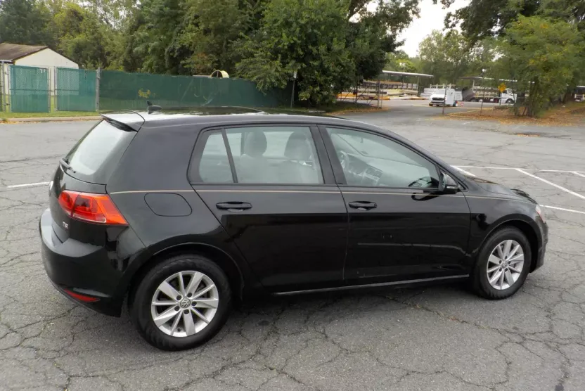 2015 Volkswagen Golf TSI SE photo 1