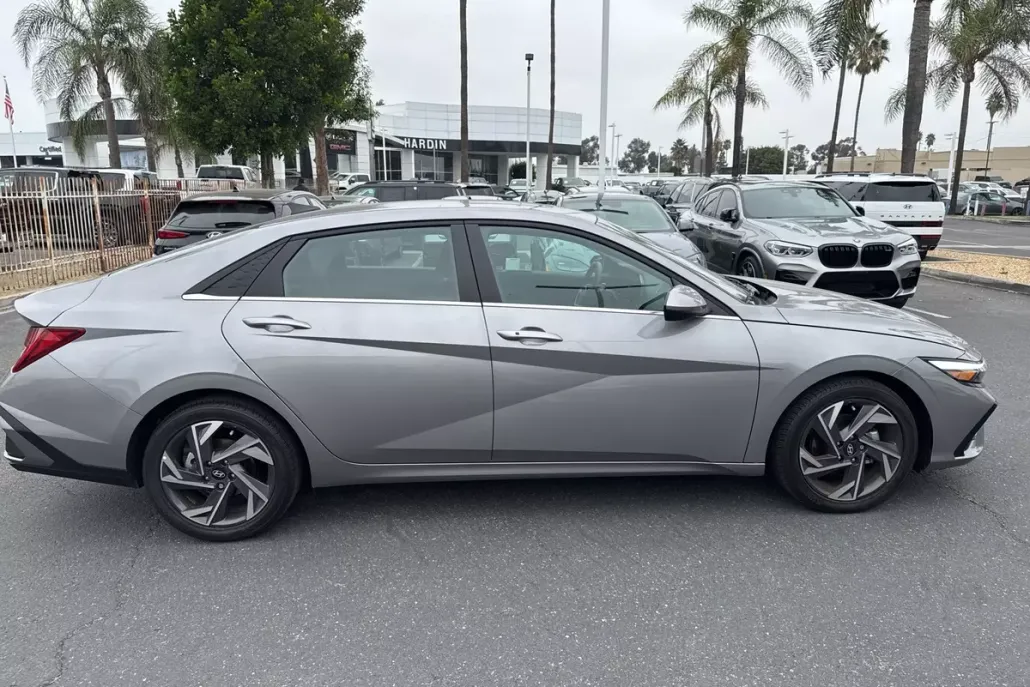 2025 Hyundai Elantra SEL Convenience photo 1