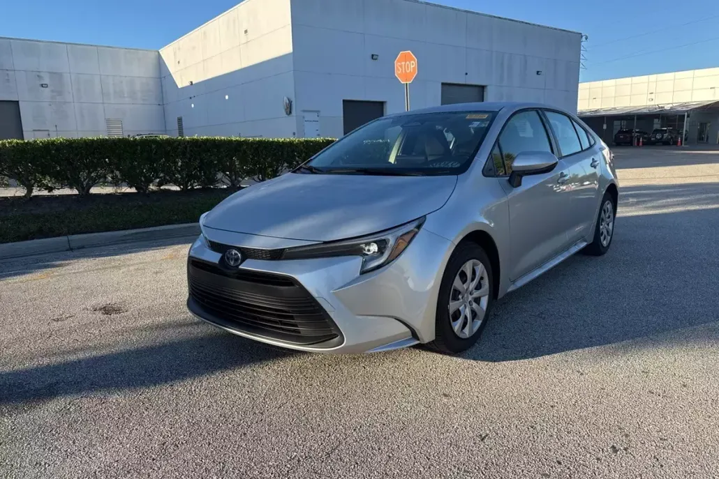 2025 Toyota Corolla Hybrid LE photo 1