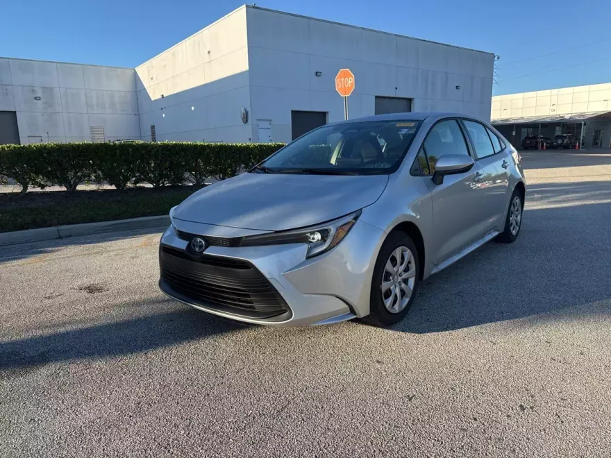 2025 Toyota Corolla Hybrid LE photo 1