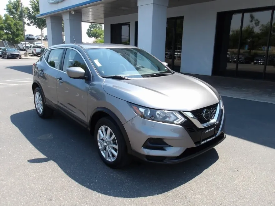 2022 Nissan Rogue Sport S photo 1