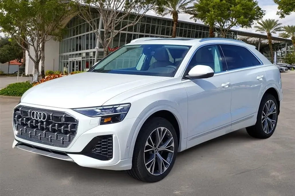 2025 Audi Q8 55 Premium photo 1