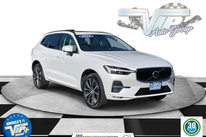 2022 Volvo XC60 B5 Momentum photo 1