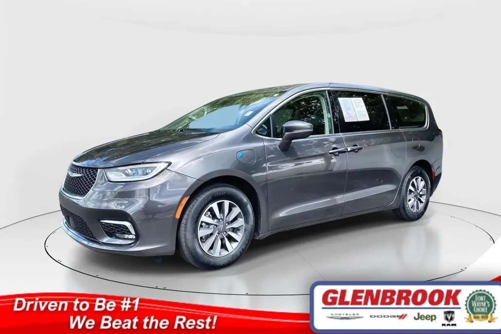 2022 Chrysler Pacifica Hybrid Touring L photo 1