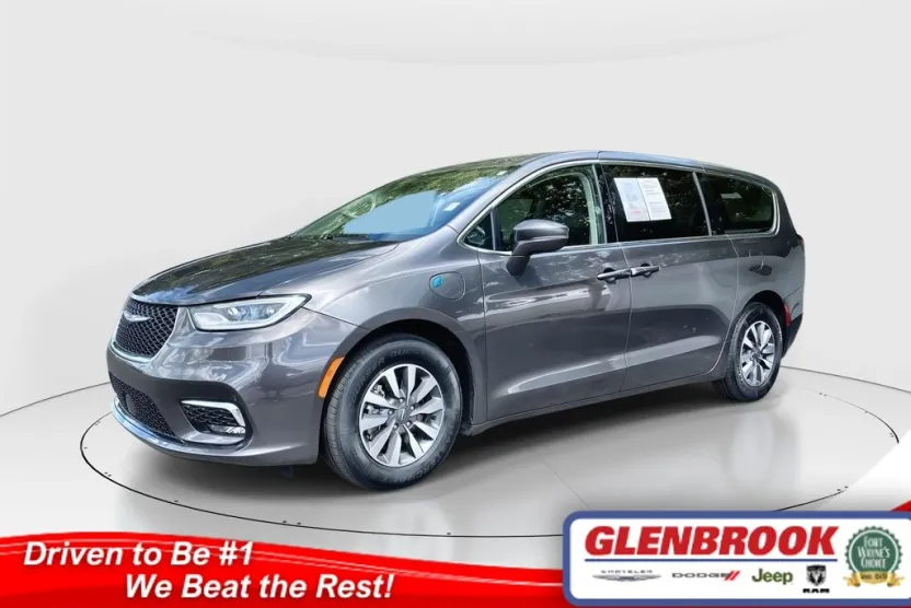 2022 Chrysler Pacifica Hybrid Touring L photo 1