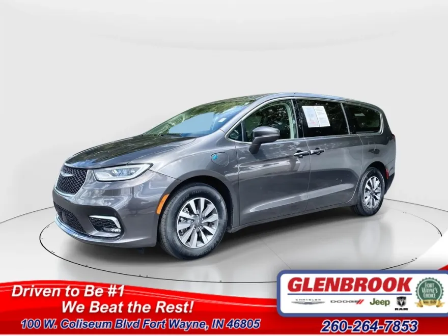 2022 Chrysler Pacifica Hybrid Touring L photo 1