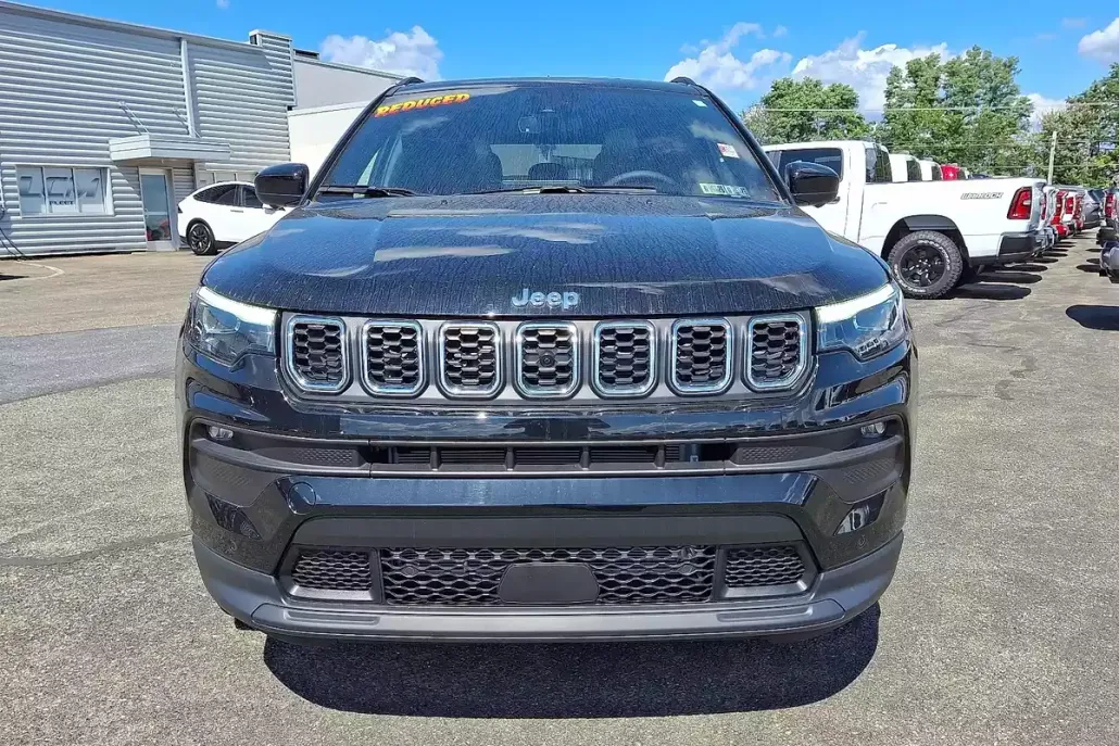 2024 Jeep Compass Latitude Lux photo 1