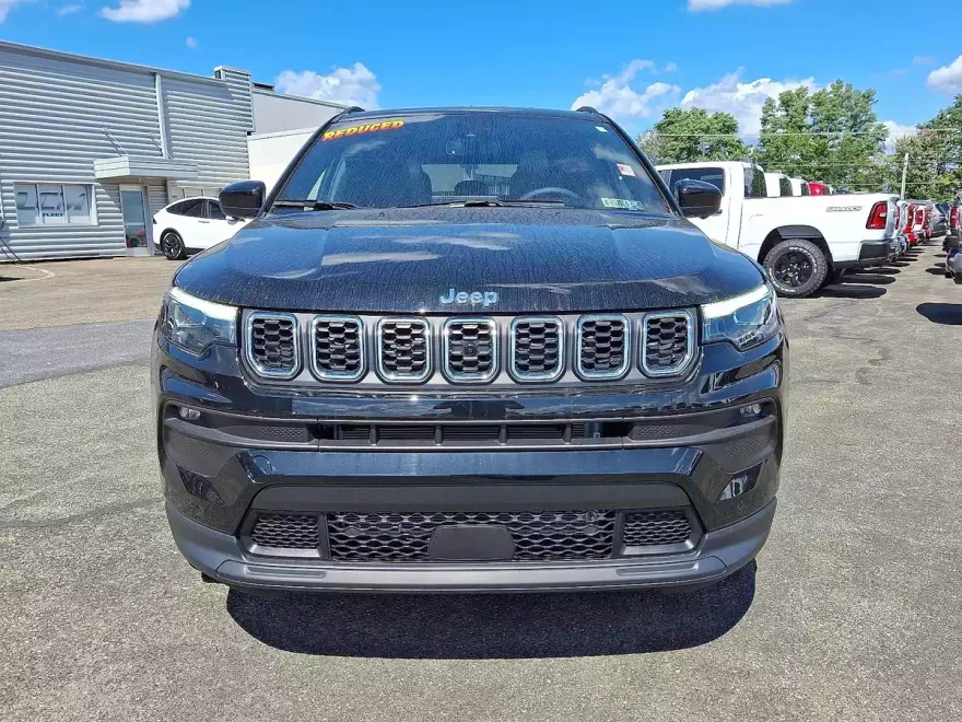 2024 Jeep Compass Latitude Lux photo 1