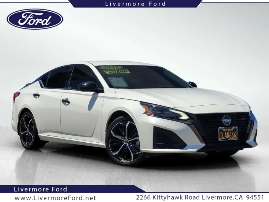 2023 Nissan Altima 2.5 SR photo 1