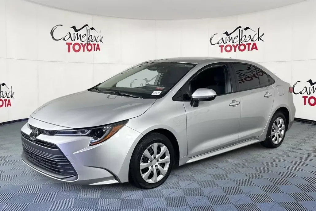 2023 Toyota Corolla SE XLE photo 1