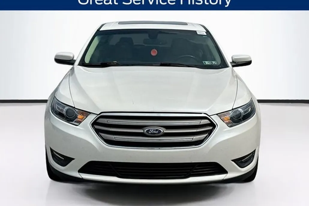 2016 Ford Taurus SEL photo 1