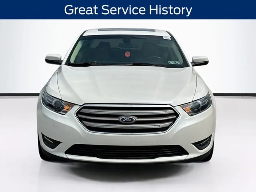 2016 Ford Taurus SEL photo 1