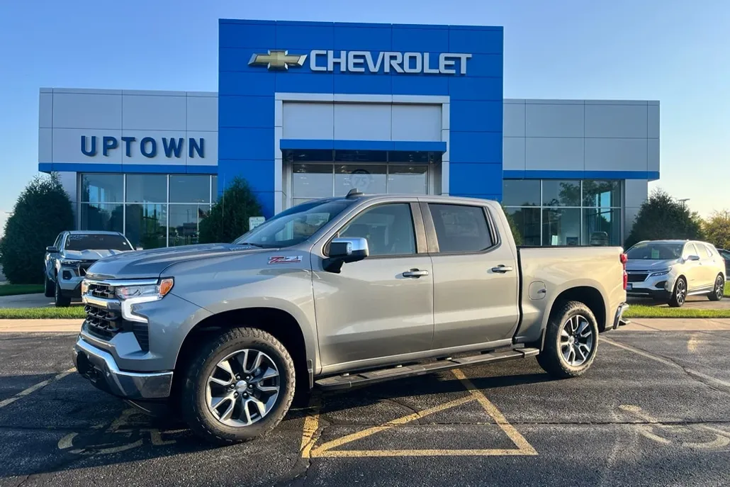 2025 Chevrolet Silverado 1500 LT photo 1