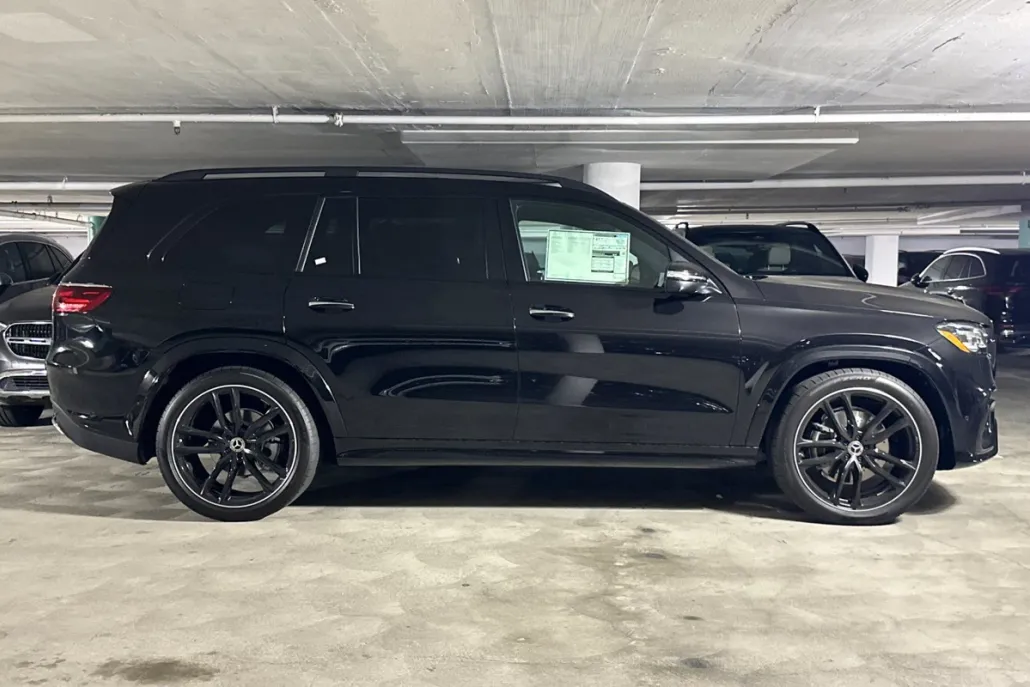 2025 Mercedes Benz GLS 450 4MATIC photo 1