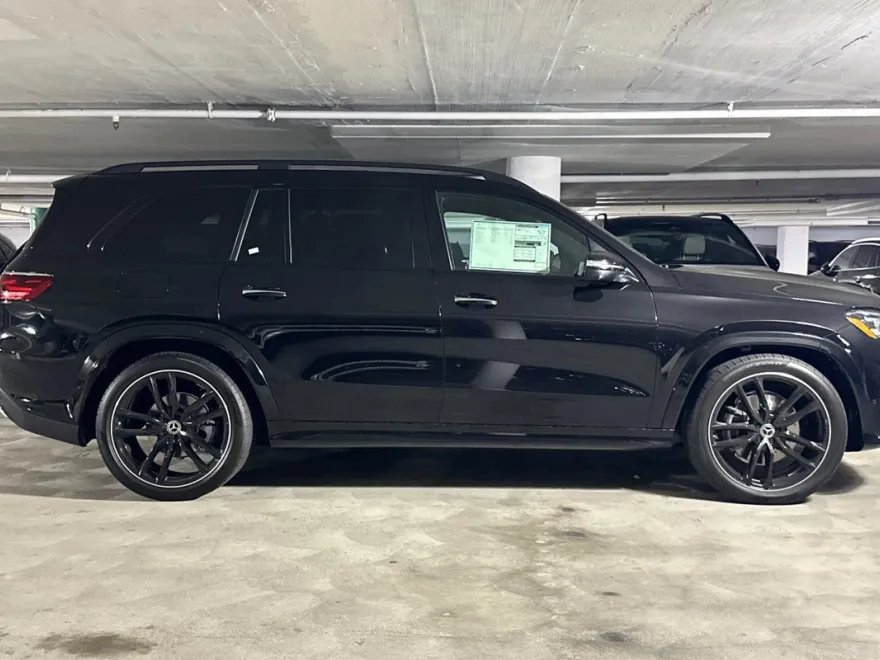 2025 Mercedes Benz GLS 450 4MATIC photo 1