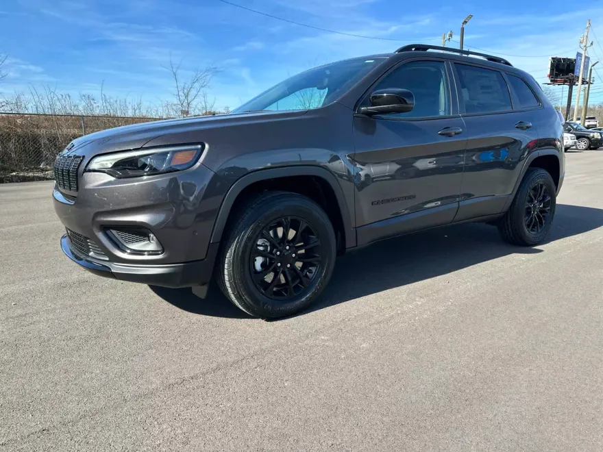 2023 Jeep Cherokee Altitude Lux photo 1