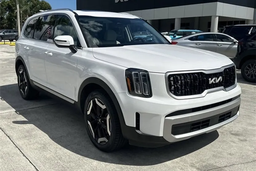 2023 Kia Telluride EX photo 1