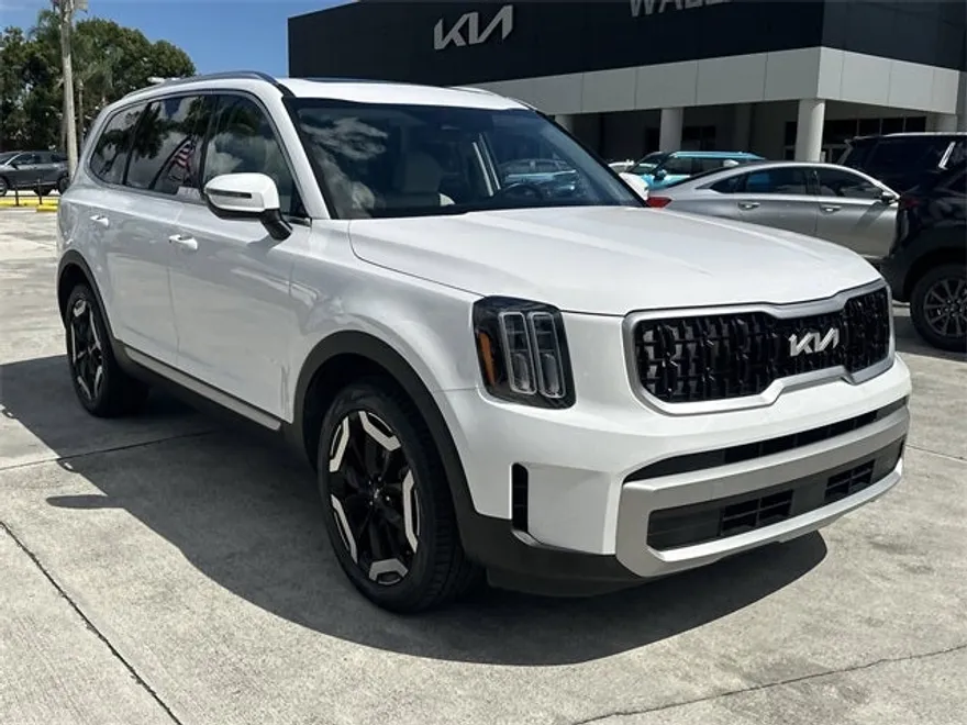 2023 Kia Telluride EX photo 1