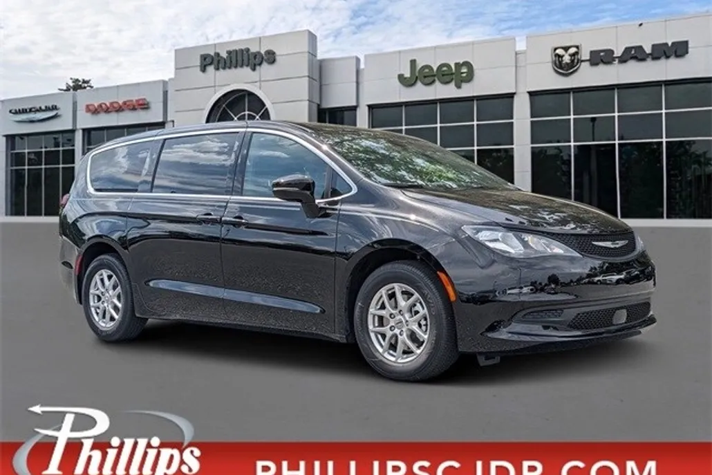 2025 Chrysler Voyager LX photo 1
