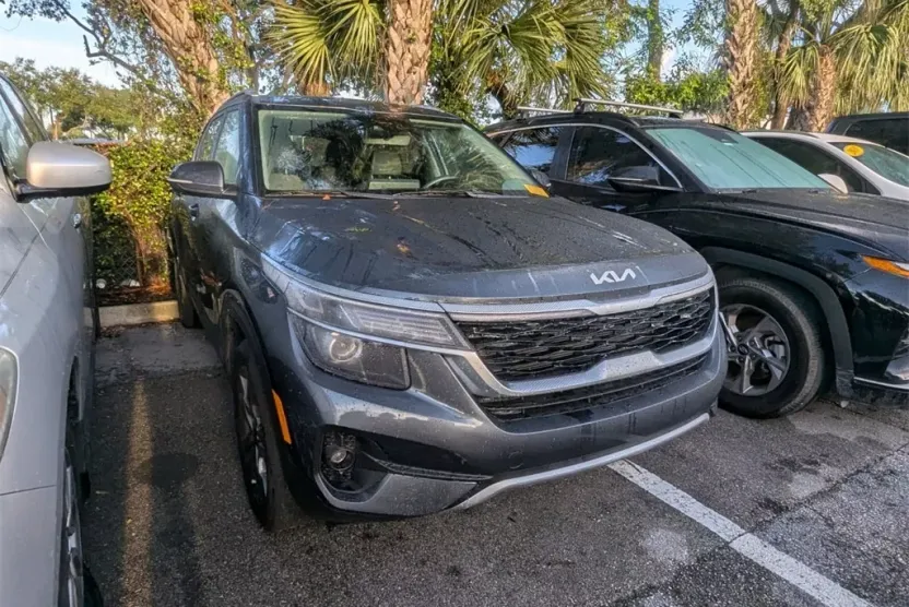 2023 Kia Seltos S photo 1