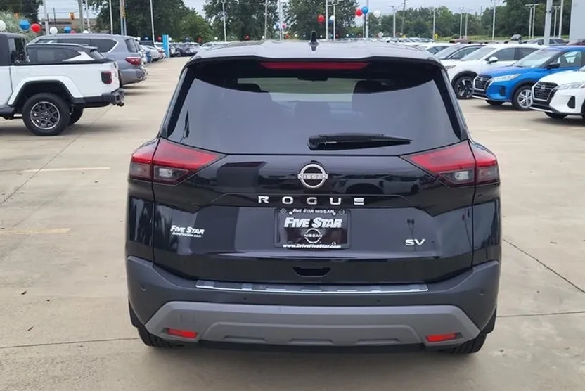 2023 Nissan Rogue SV photo 1