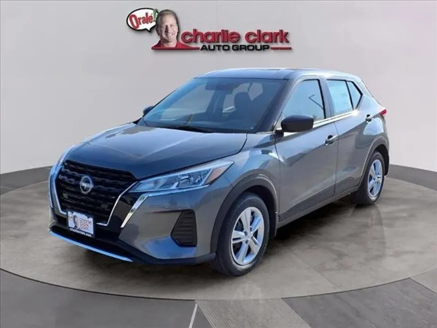 2025 Nissan Kicks Play S photo 1
